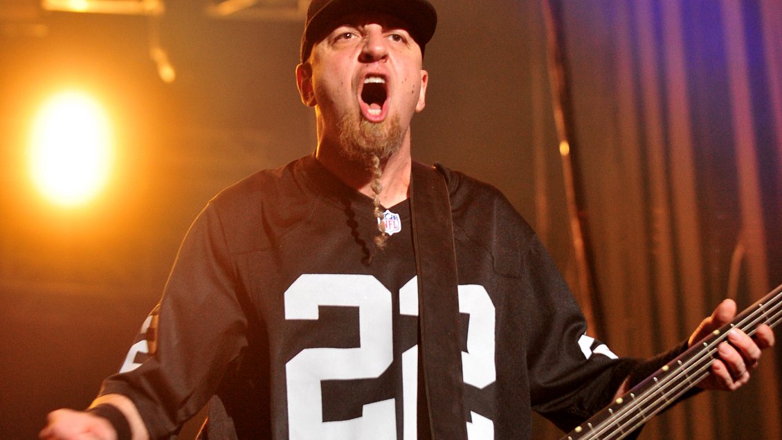 Bajista de System of a Down lanzará disco solista e incluye a vocalista de Korn