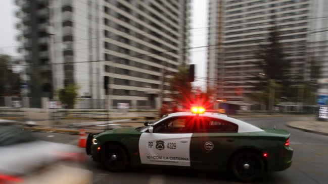 Chicureo: Delincuentes dispararon e intentaron atropellar a carabineros