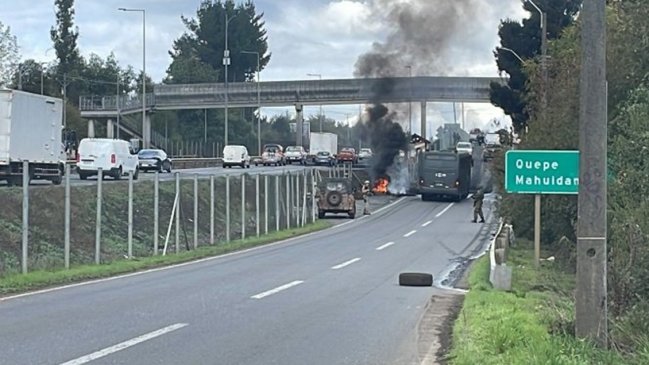 Manifestantes protestaron en la Ruta 5 Sur, cerca de la animita del carabinero Eugenio Naín
