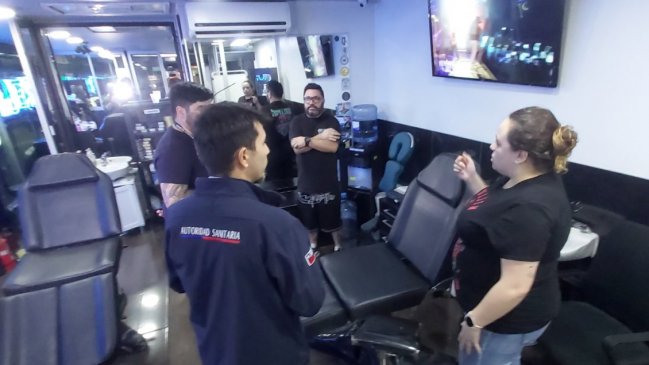 Seremi de Salud fiscalizó locales de piercings y tatuajes en el EuroCentro