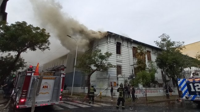Incendio afectó al Liceo de Aplicación