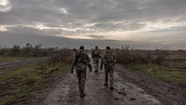 CNN reveló video en que un militar ruso decapita a un soldado ucraniano