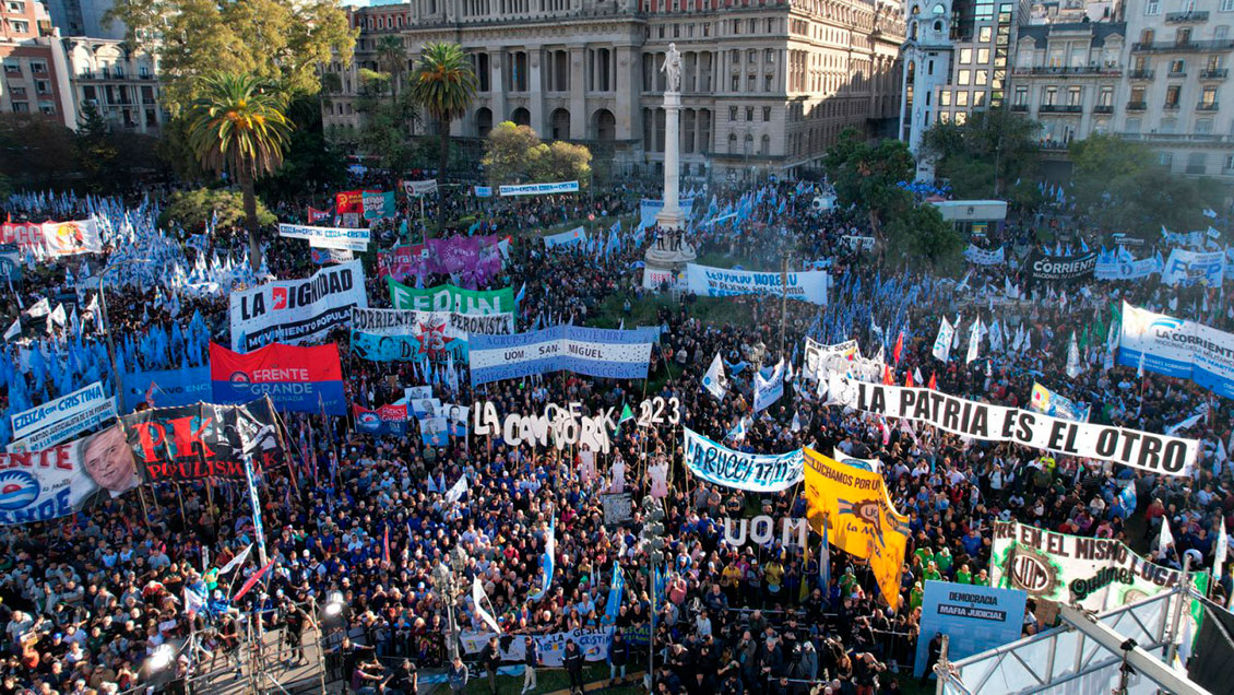 Multitudinario apoyo a Cristina Fernández y en contra de su 