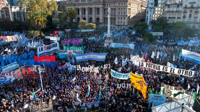 Multitudinario apoyo a Cristina Fernández y en contra de su 
