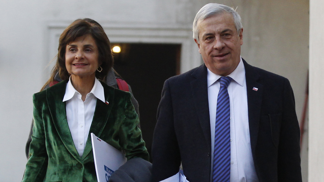 Salud: Comisión Experta recibió a Daza y Mañalich en medio de pugna por la libertad de elección