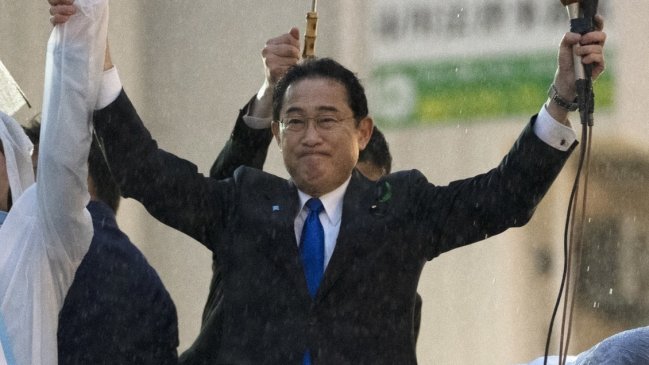  Primer ministro japonés salió ileso de ataque con explosivos  