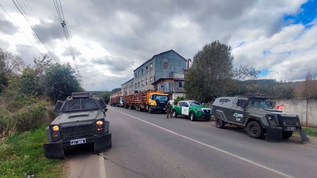 Carabineros detuvo a dos personas e incautó cuatro camiones en operativo por robo de madera en La Araucanía