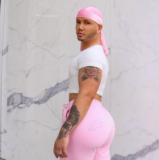 Fotos] Joven gastó millones para convertirse en un “Ken humano con trasero  de Kim Kardashian” - Cooperativa.cl