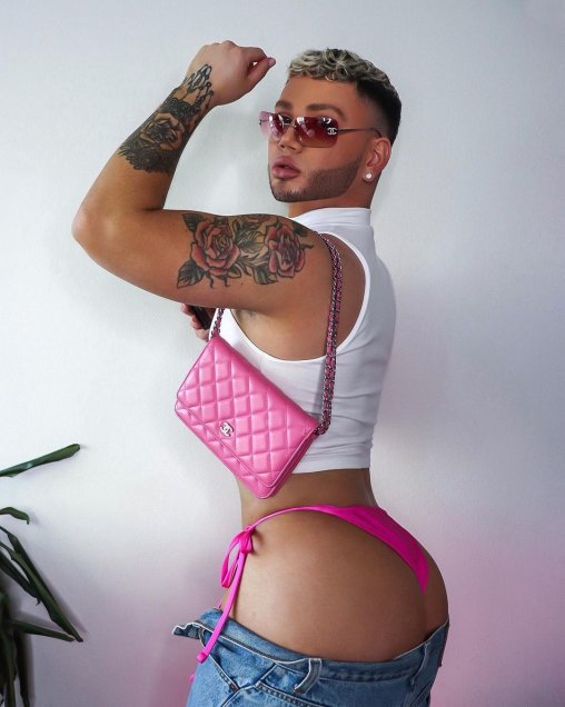 Fotos] Joven gastó millones para convertirse en un “Ken humano con trasero  de Kim Kardashian” - Cooperativa.cl