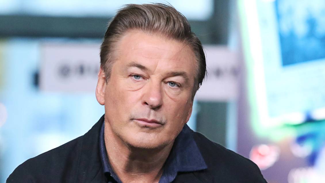 Retiran cargos por homicidio involuntario contra Alec Baldwin