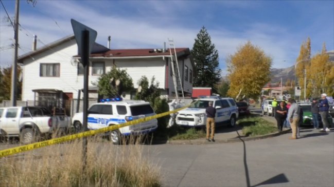 Murió trabajador que limpiaba ducto en Coyhaique: Cayó de techumbre tras recibir descarga eléctrica