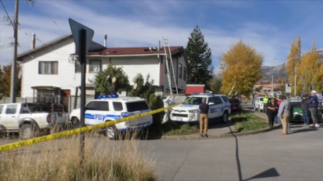 Murió trabajador que limpiaba ducto en Coyhaique: Cayó de techumbre tras recibir descarga eléctrica