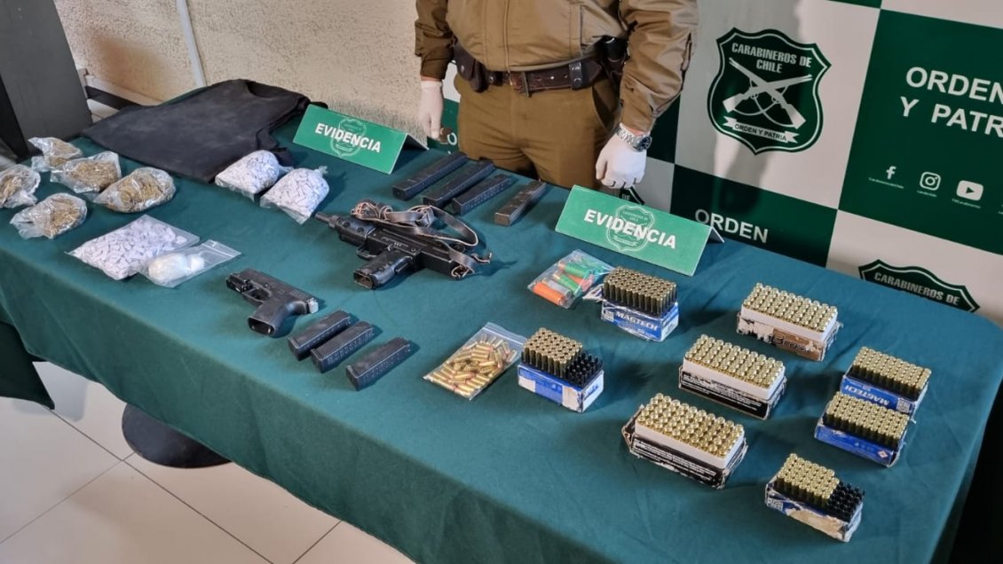 Carabineros pilló in fraganti una transacción de drogas: Operativo terminó con incautación de arsenal