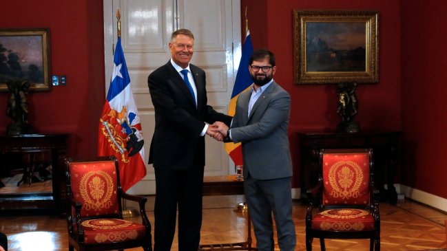  Boric firmó declaración de cooperación con Rumania ante desastres  