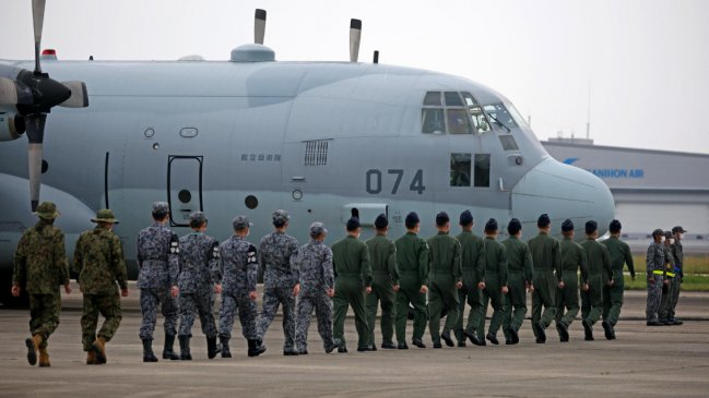 Países evacuan urgentemente a sus ciudadanos de Sudán en medio de una frágil tregua