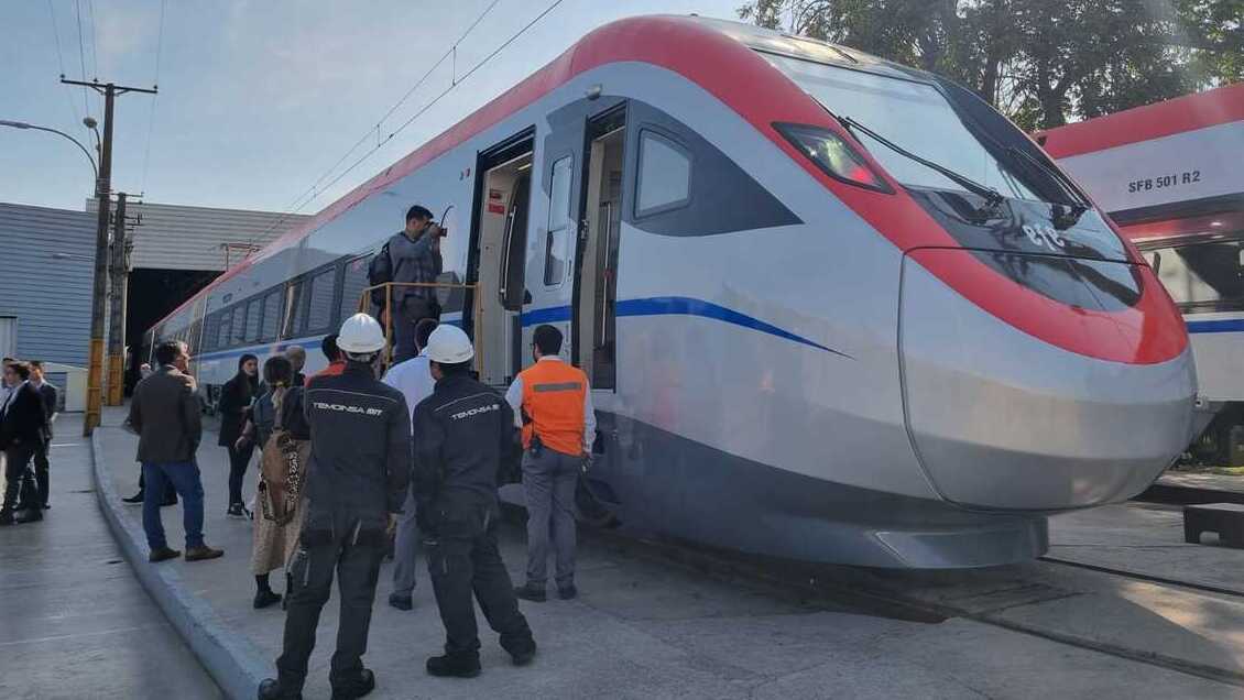 Gobierno presentó modernos nuevos trenes para el servicio Santiago-Chillán