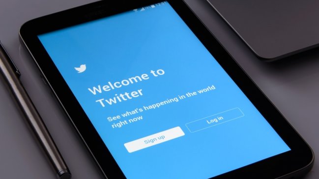  Twitter devolvió etiqueta azul a algunas personalidades y empresas  