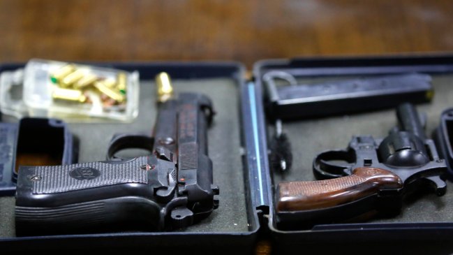 Carabineros detuvo a dos sujetos que portaban armas de fuego y droga en Colina