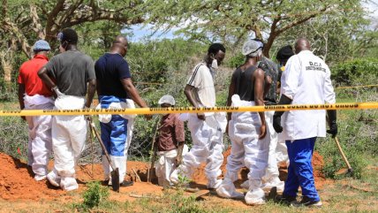   Encuentran al menos 67 cuerpos de miembros de una secta que ayunaban para 
