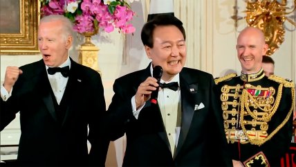   El presidente de Corea del Sur cantó 