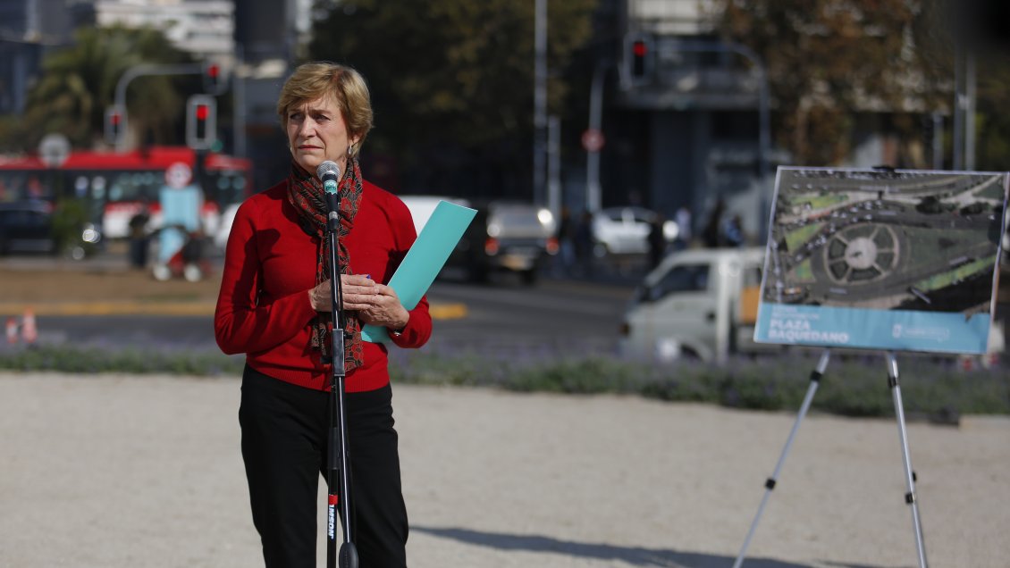 Matthei y Orrego se enfrentan por eliminación de la rotonda de Plaza Italia