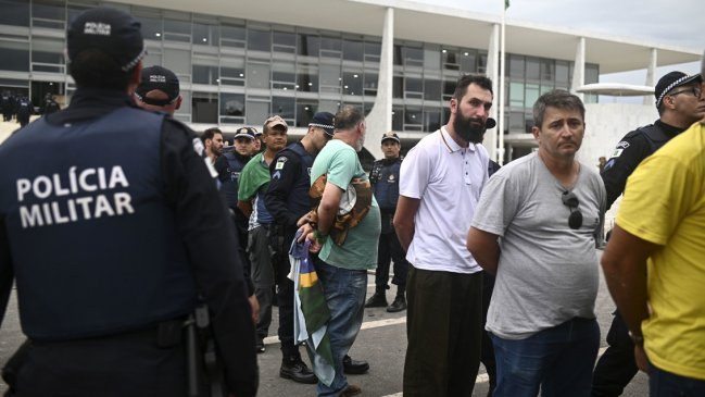  Supremo brasileño liberó provisionalmente a 40 acusados de actos golpistas  