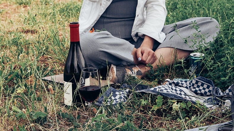 Mujer se perdió en el bosque y sobrevivió cinco días con vino y dulces