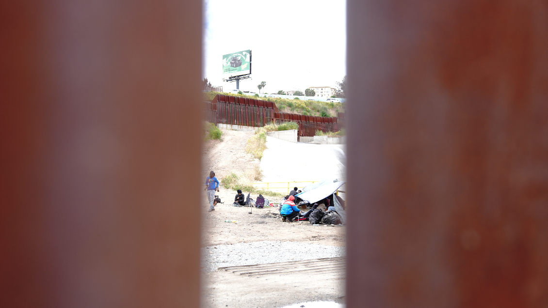 Gobernador de Texas envió helicópteros para evitar la entrada de migrantes