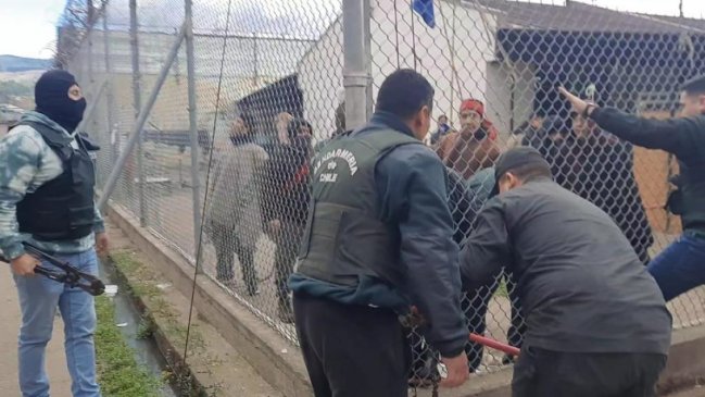 Fiscalía evalúa imputar el delito de secuestro contra comuneros que tomaron a tres gendarmes de rehenes