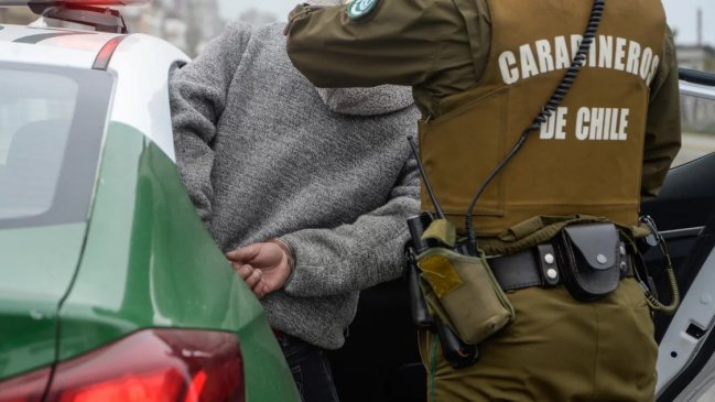 Hombre intentó ahorcar a su pareja con un paño de cocina