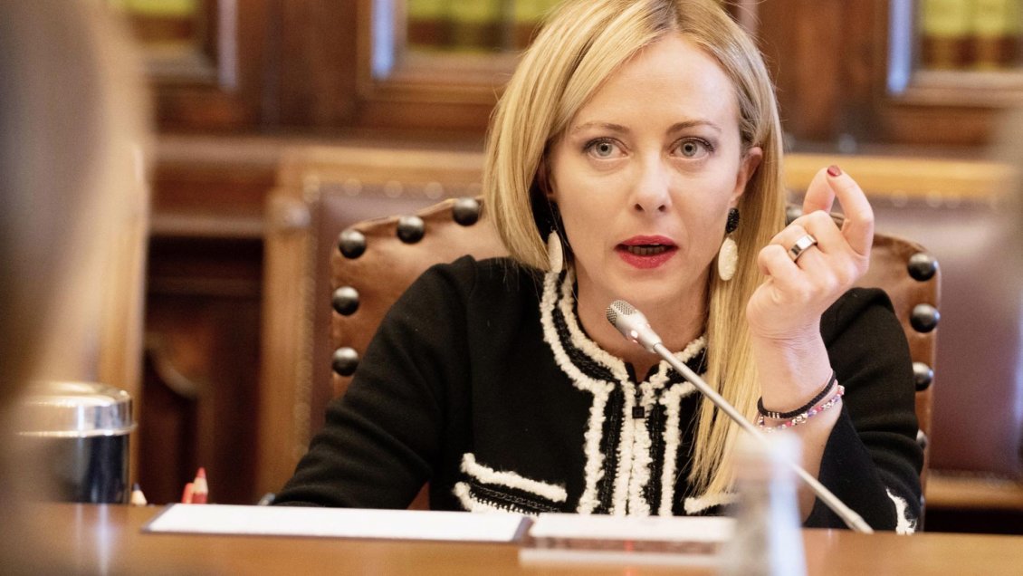 Meloni acordó con la oposición estudiar una reforma que dé estabilidad política a Italia