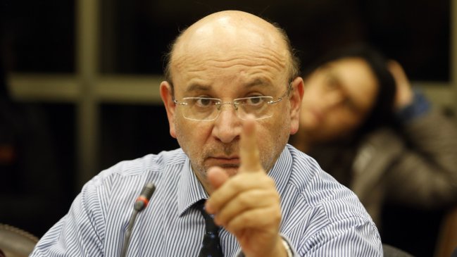 Senador Castro: Nadie anda persiguiendo a las Isapres; se trata de cumplir con la Justicia