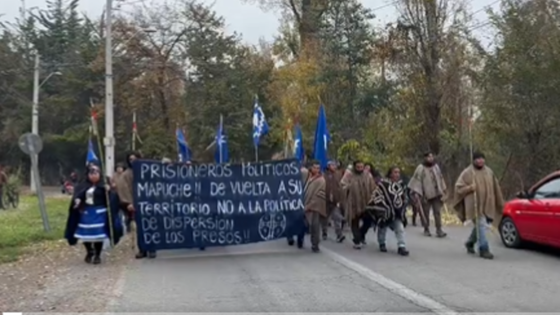 Comunidades mapuche llegaron hasta cárcel de Rancagua en apoyo a comuneros presos