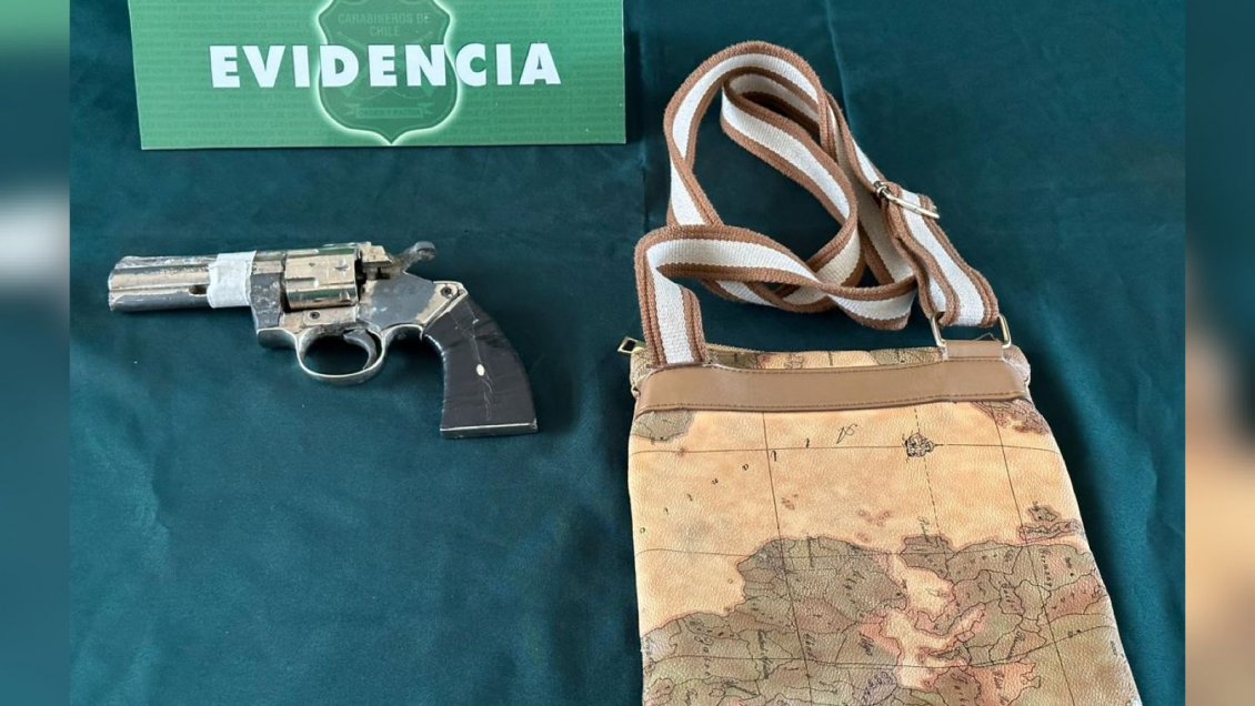 Valparaíso: Adolescente de 14 años fue detenido tras ser sorprendido con una pistola en el colegio
