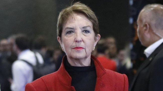 Consejera Gloria Hutt: Sería perjudicial mezclar la discusión constitucional con lo coyuntural