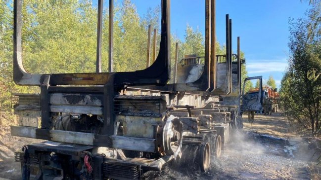 Tres camiones fueron quemados en ataque a fundo en Angol