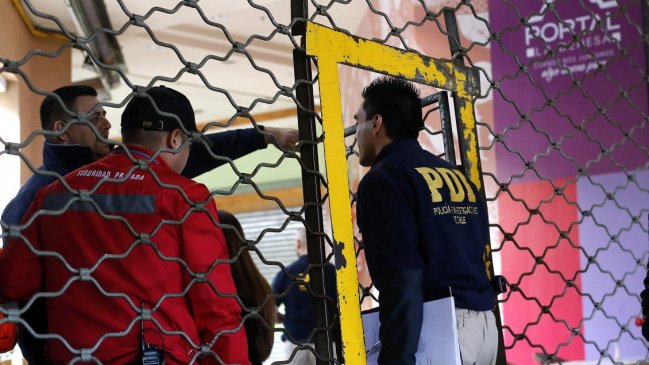 Millonario botín: Delincuentes con uniforme robaron en joyería de mall en la Dehesa