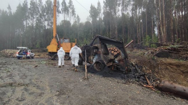  Encapuchados incendiaron cuatro máquinas en forestal de Los Ríos  