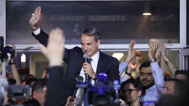  Conservador Kyriakos Mitsotakis ganó las elecciones legislativas en Grecia  