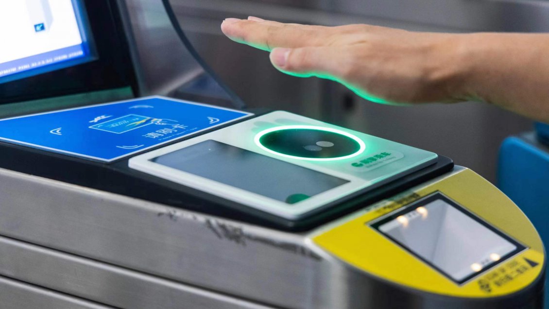 China implementa por primera vez pago con huellas palmares en el transporte ferroviario