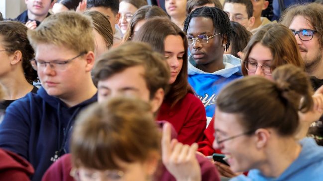 Reino Unido prohibirá a los estudiantes extranjeros traer a sus familias