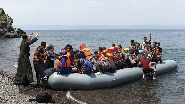  Tres muertos y 12 desaparecidos tras naufragio en el mar Egeo  