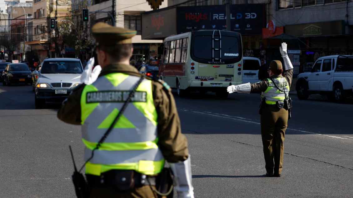 Automovilista rehusó control policial y atropelló a un carabinero