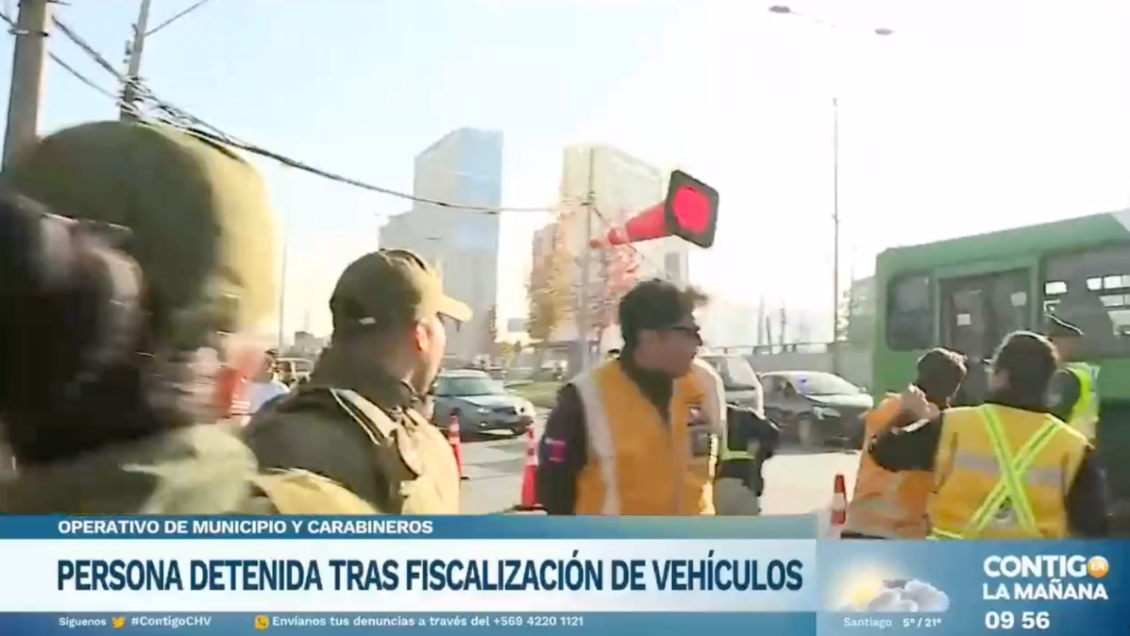 Quedó grabado: Iracundo conductor lanzó cono a Carabineros tras fiscalización