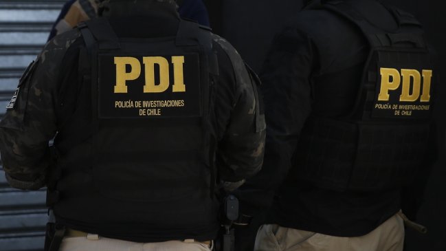 PDI detuvo a matrimonio acusado de vender armas de alto poder de fuego a criminales
