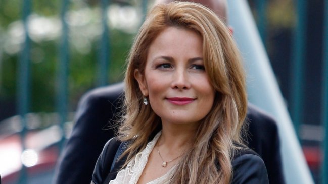   Cathy Barriga vuelve a la TV como panelista de farándula pese a investigación en su contra 