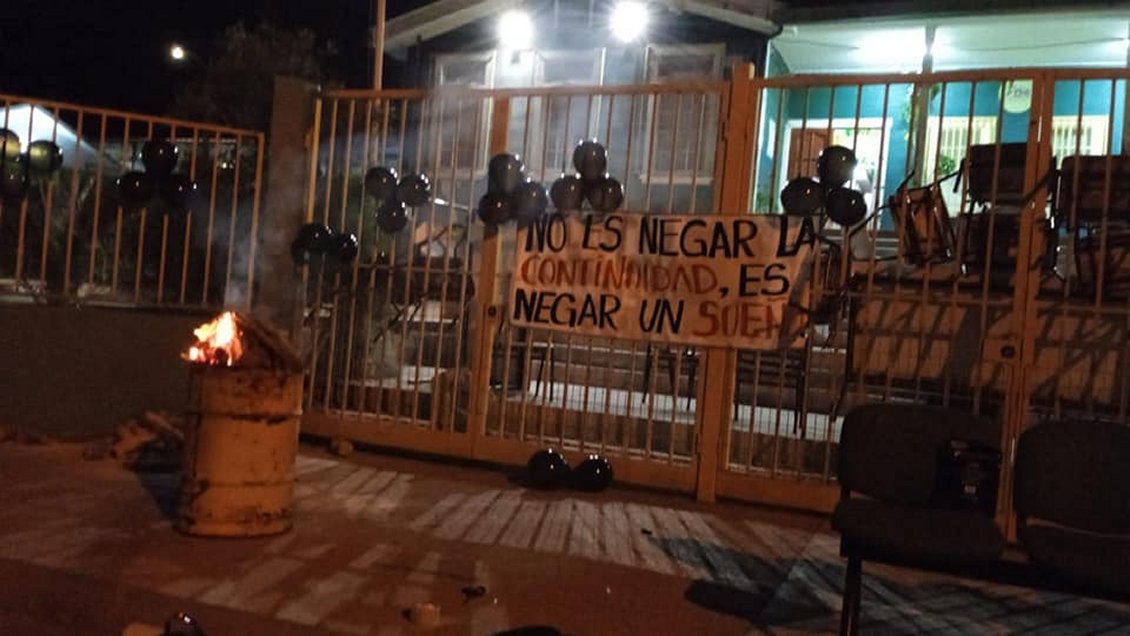 Apoderados se tomaron escuela de Chañaral para exigir enseñanza media