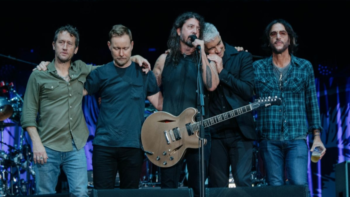 But here we are: Foo Fighters estrenó su primer disco desde la muerte de Taylor Hawkins