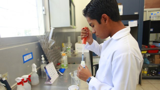   Niño de 12 años se gradúa de la universidad y concluye maestría en Biología Molecular 