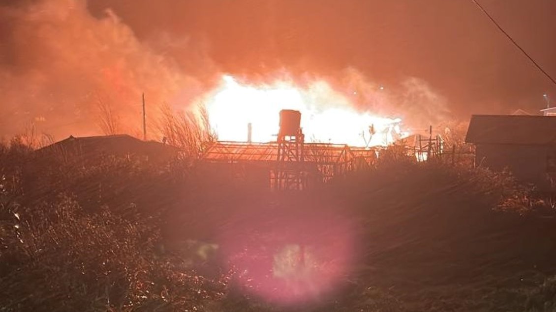Aysén: Incendio dejó dos fallecidos en Caleta Andrade
